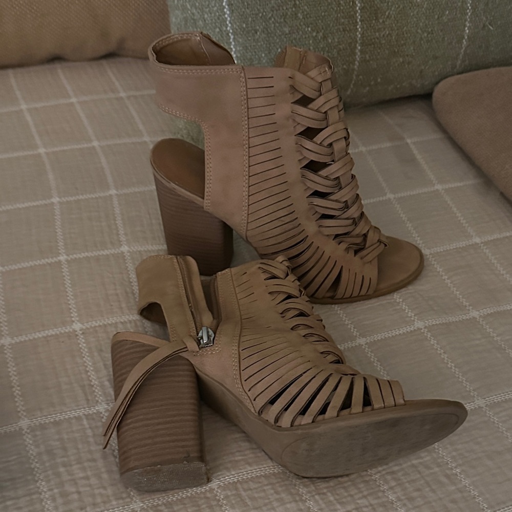 Women's Tan Heeled Sandals